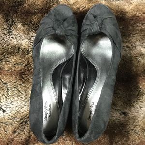 New Simply Vera Wang Black Wedges